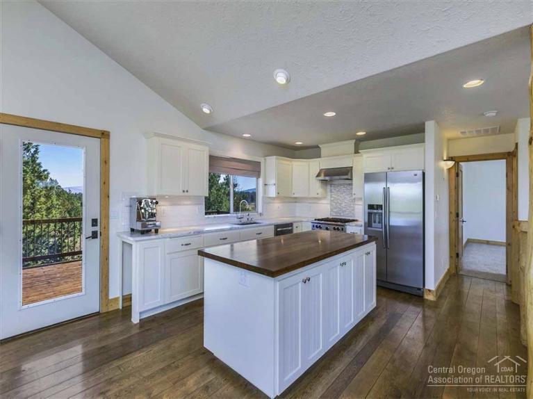60380 Sun Ridge Bend, OR 97702 - Photo 5 of 25 Additional Photo