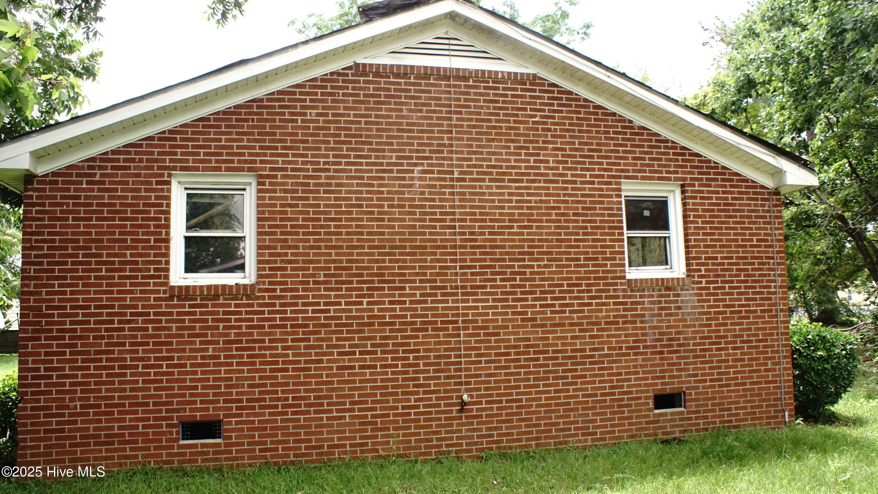 110 Perry Street Garysburg, NC 27831 - Photo 5 of 13 Left side view