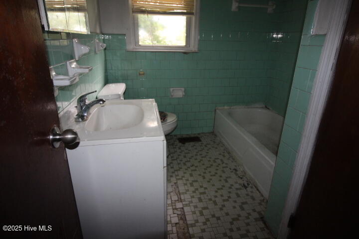 110 Perry Street Garysburg, NC 27831 - Photo 10 of 13 Bath