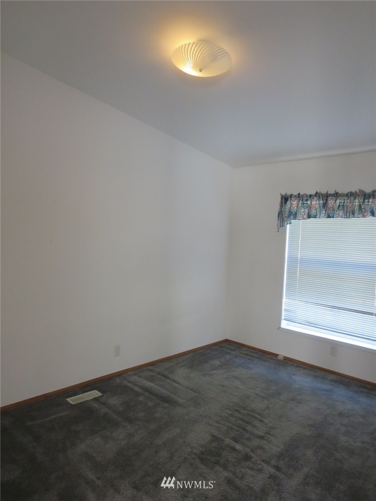 200 East Sleeper Road Oak Harbor, WA 98277 - Photo 12 of 16 Gallery Image 12