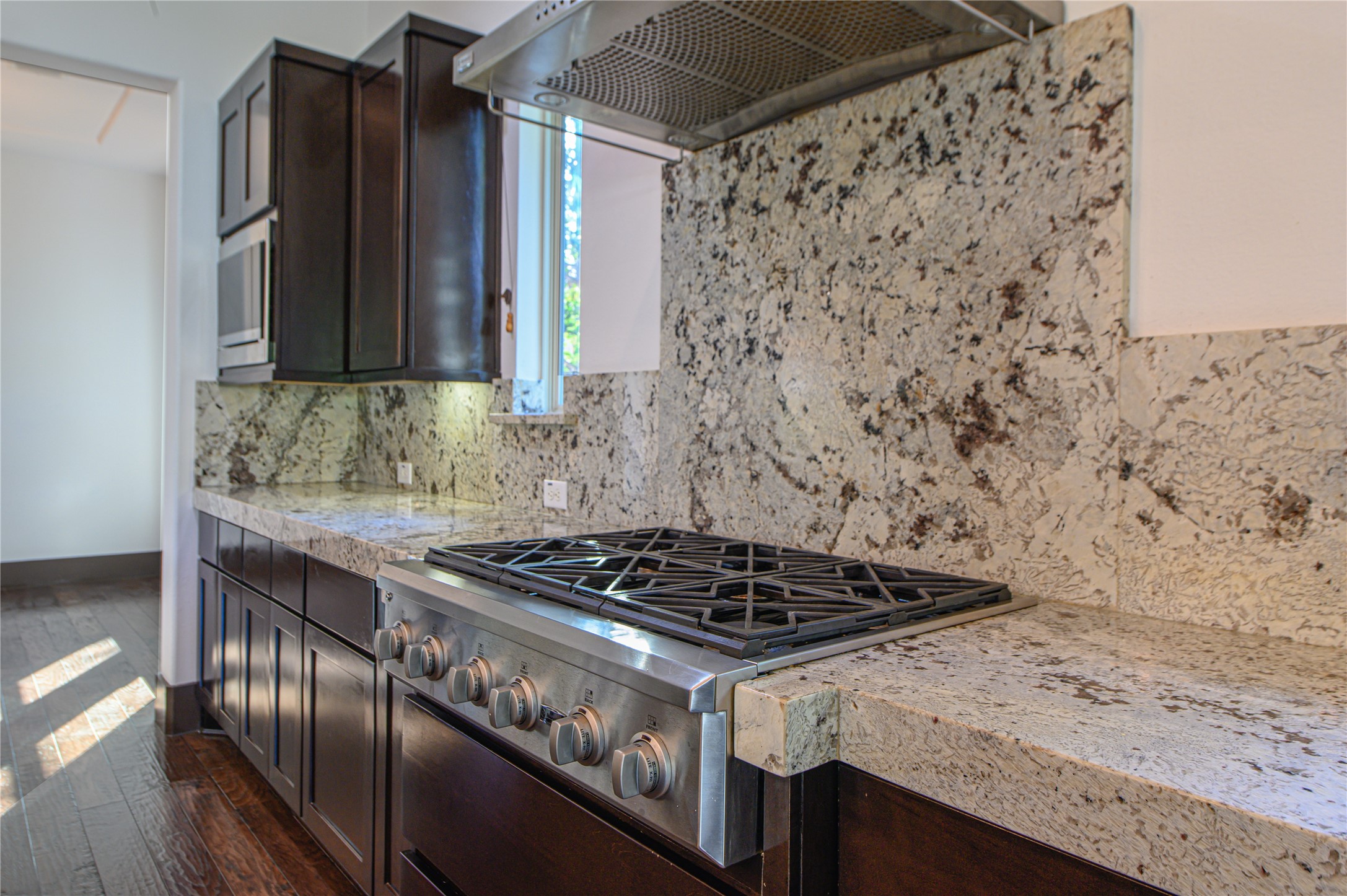 30 Freestone Stream Place Spring, TX 77389 - Photo 15 of 43 HIGH END APPLIANCES
