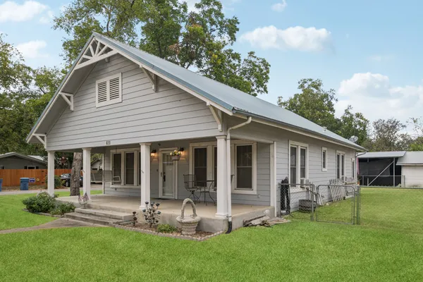 $285,000 | 611 North Main Street, Elgin, TX 78621