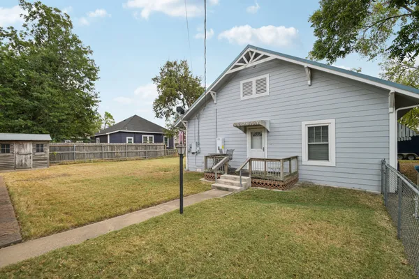 $285,000 | 611 North Main Street, Elgin, TX 78621