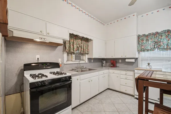 $285,000 | 611 North Main Street, Elgin, TX 78621