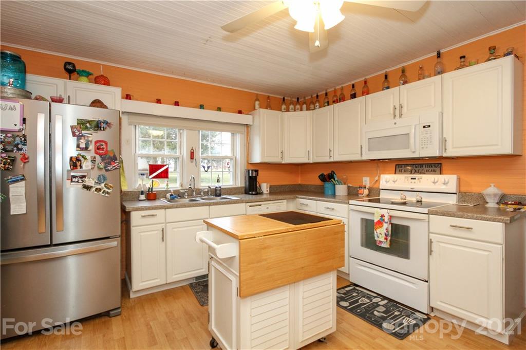 904 3rd Street Southeast Conover, NC 28613 - Photo 3 of 30 Gallery Image 3