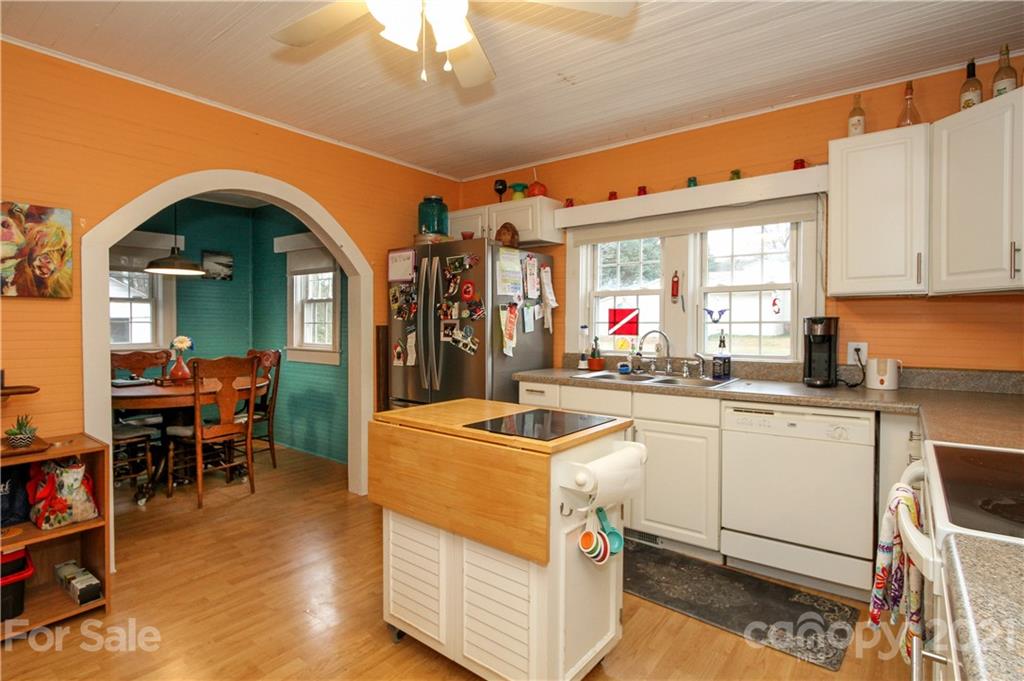 904 3rd Street Southeast Conover, NC 28613 - Photo 4 of 30 Gallery Image 4