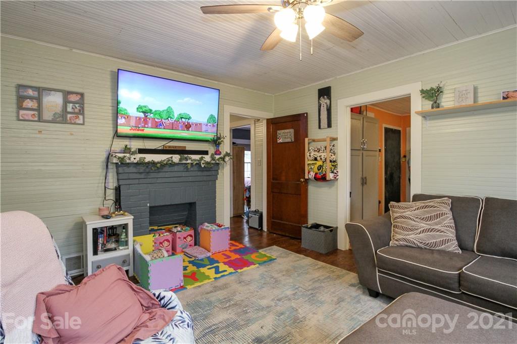 904 3rd Street Southeast Conover, NC 28613 - Photo 9 of 30 Gallery Image 9