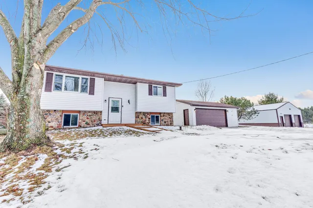 $349,900 | E3249 Bags Hill Road, Waupaca, WI 54981