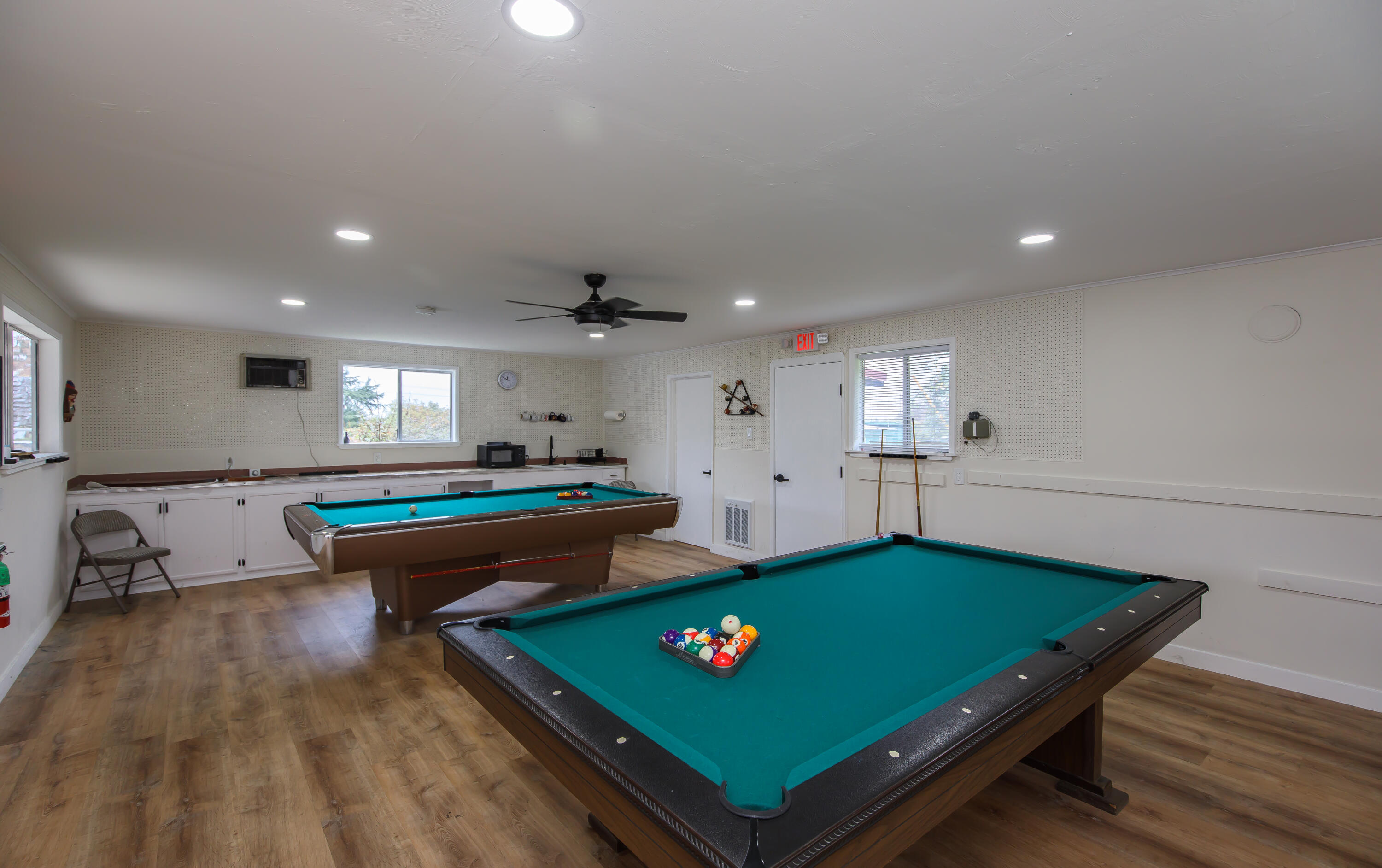 3955 South Stage Road, Unit 60 Medford, OR 97501 - Photo 28 of 30 Billiards room