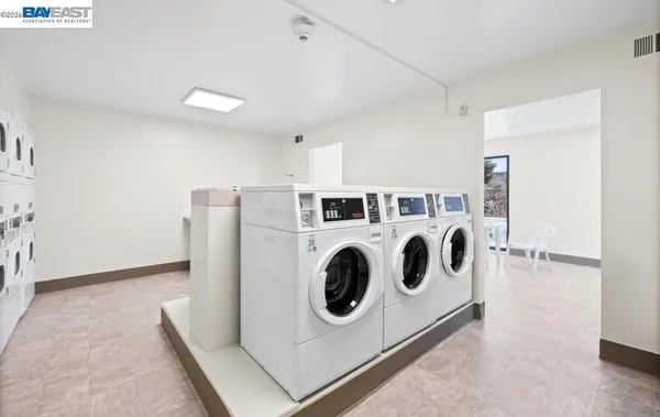 $3,000 | 320 North Civic Drive, Walnut Creek, CA 94596