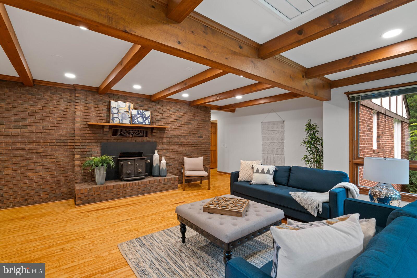 650 Courthouse Road Stafford, VA 22554 - Photo 17 of 57 Great Room w/Wood Beam