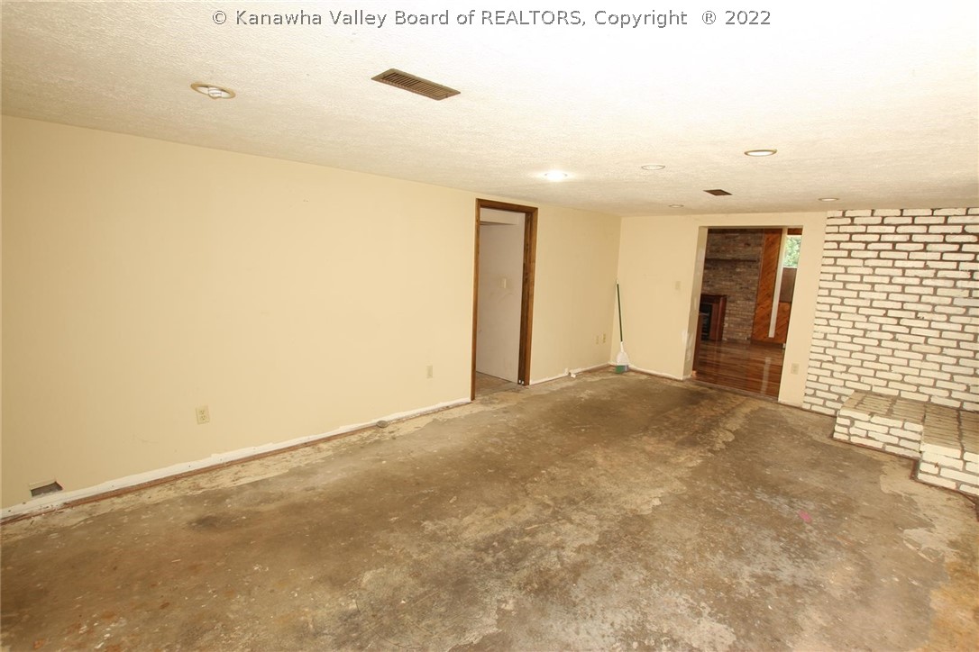 121 Robin Road Nitro, WV 25143 - Photo 14 of 50 Gallery Image 14