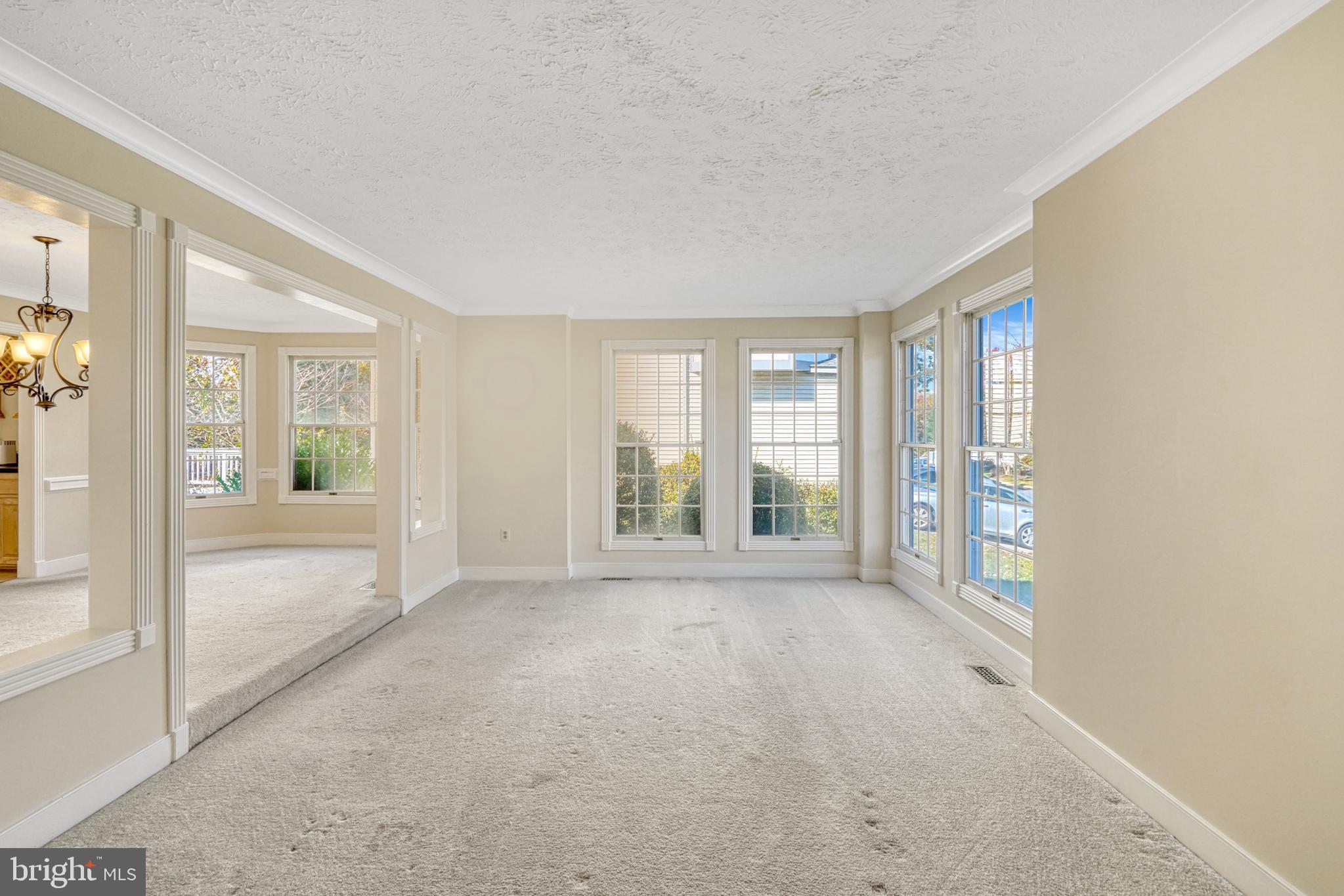 5503 Ashleigh Road Fairfax, VA 22030 - Photo 5 of 38 LIVING ROOM