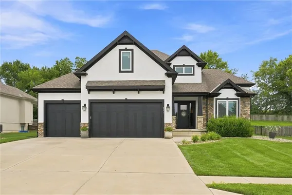 $800,000 | 921 Foxglove Lane, Kearney, MO 64060