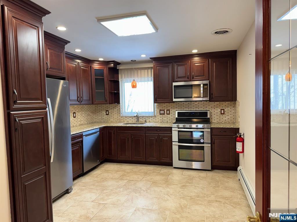 135 Franklin Street Little Ferry, NJ 07643 - Photo 6 of 21