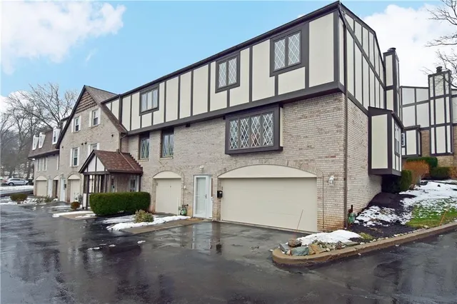 $269,500 | 12 Oxford Court, Pittsburgh, PA 15237