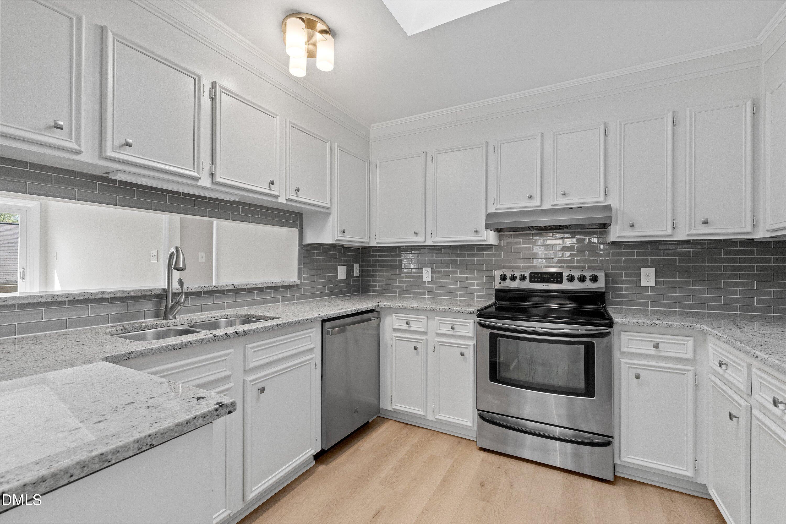 202 Beechtree Drive Cary, NC 27513 - Photo 7 of 30 09-202 Beechtree Dr _3453