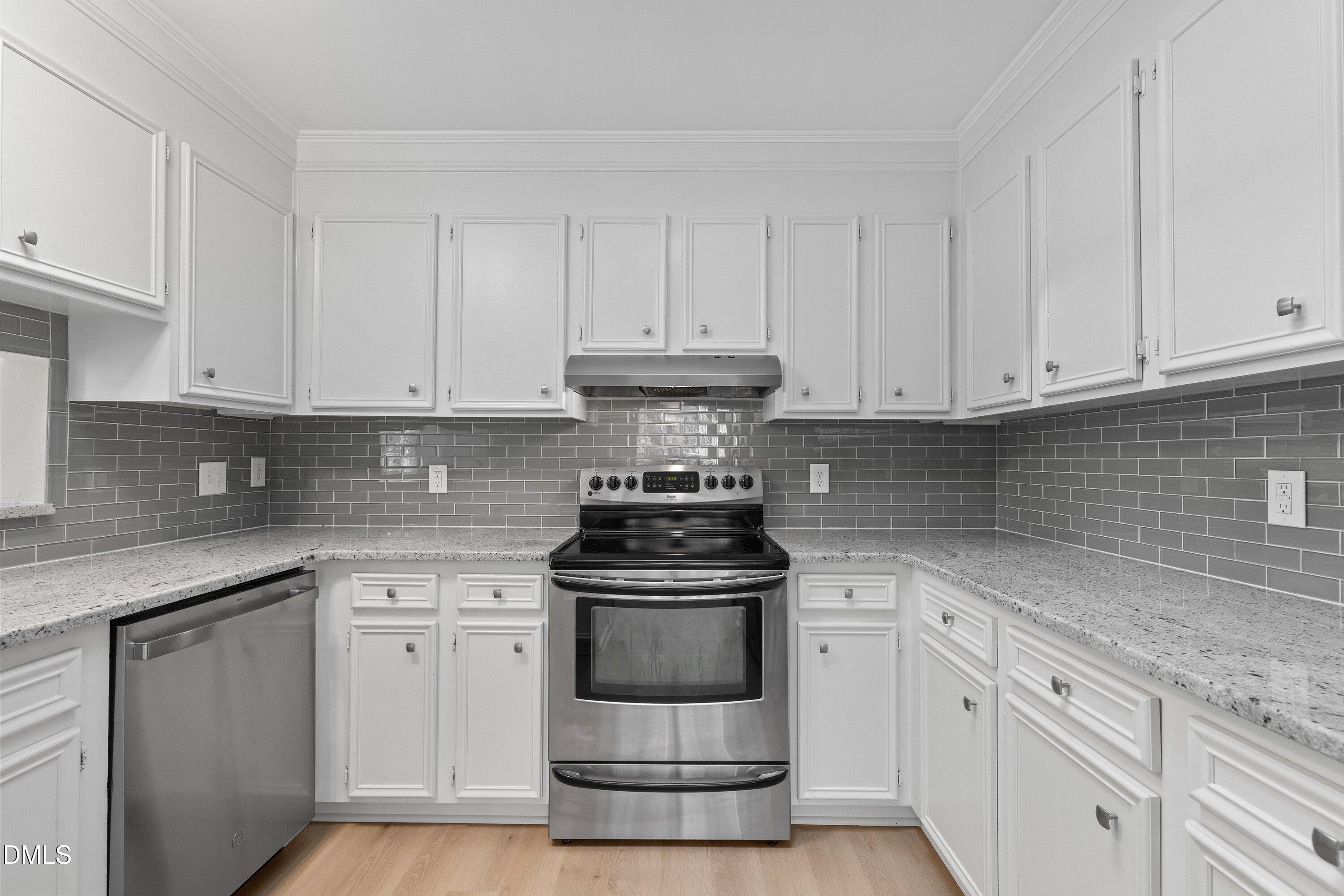 202 Beechtree Drive Cary, NC 27513 - Photo 8 of 30 10-202 Beechtree Dr _3458