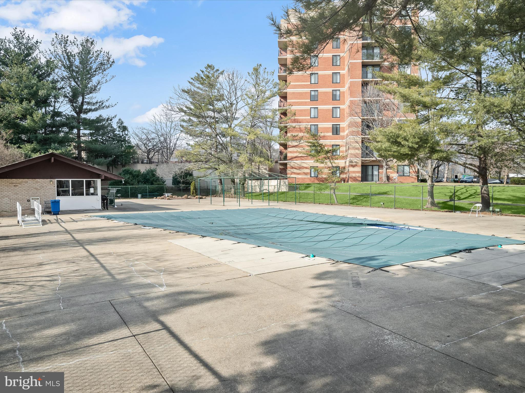 9701 Fields Road, Unit 1607 Gaithersburg, MD 20878 - Photo 28 of 42 a view of city with tall buildings