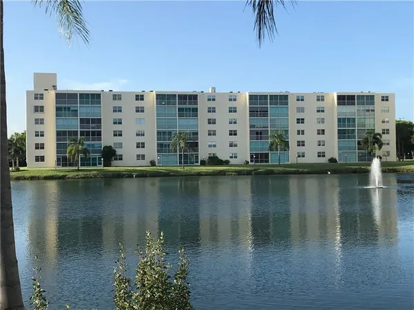 $295,000 | 425 Southeast 11th Terrace, Unit 302, Dania Beach, FL 33004