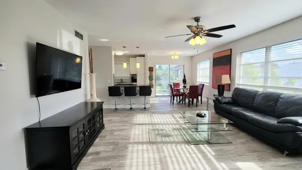 $2,250 | 115 Southwest 1st Avenue, Unit 10, Boynton Beach, FL 33435