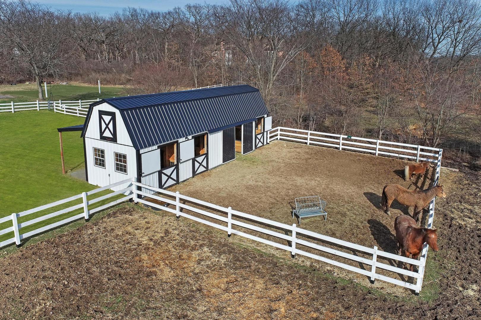 159 Helm Road Barrington Hills, IL 60010 - Photo 6 of 57 a view of a roof deck