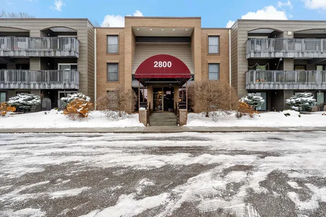 $120,000 | 2800 Hamline Avenue North, Unit 112, Roseville, MN 55113