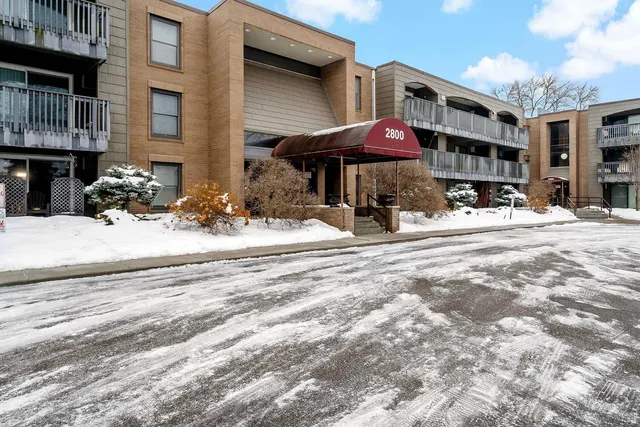 $120,000 | 2800 Hamline Avenue North, Unit 112, Roseville, MN 55113
