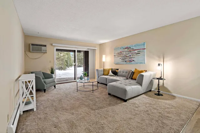 $120,000 | 2800 Hamline Avenue North, Unit 112, Roseville, MN 55113