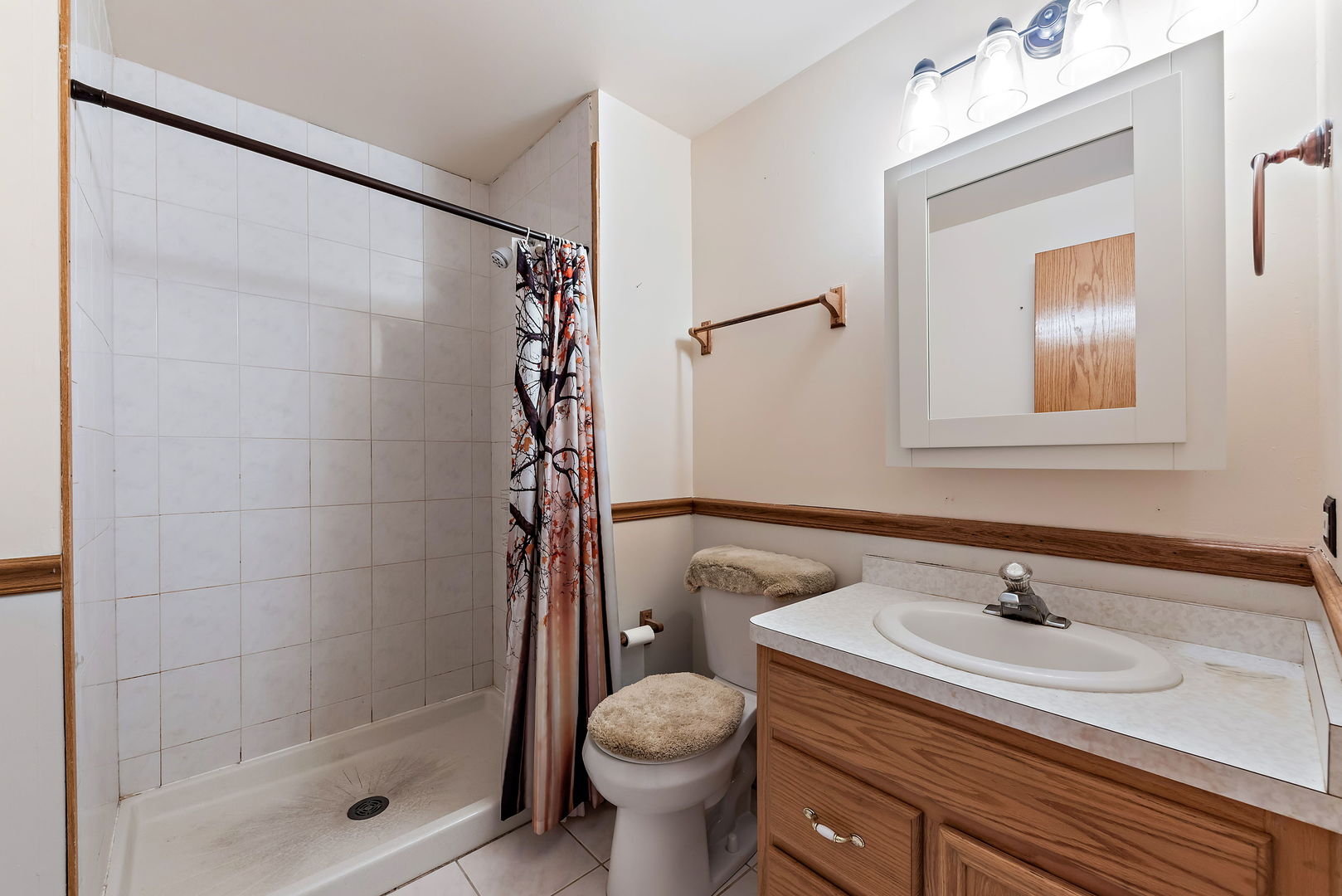 372 Jefferson Street Manteno, IL 60950 - Photo 11 of 24 a bathroom with a sink toilet and shower