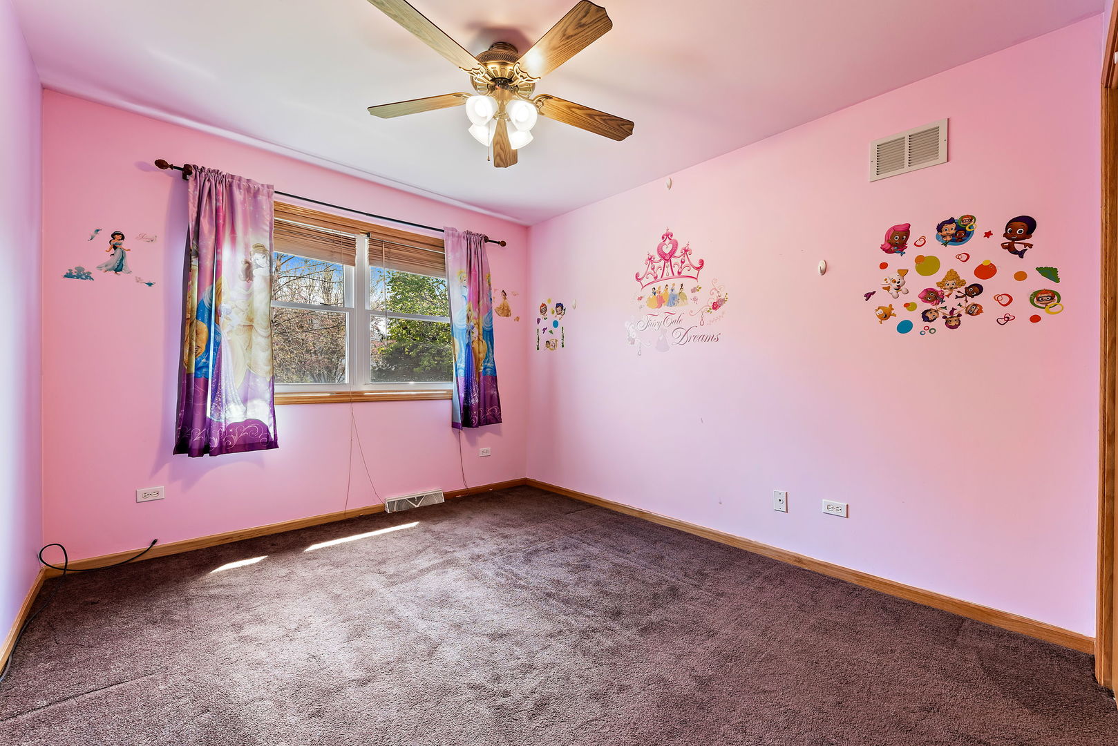 372 Jefferson Street Manteno, IL 60950 - Photo 17 of 24 a view of a livingroom with a window