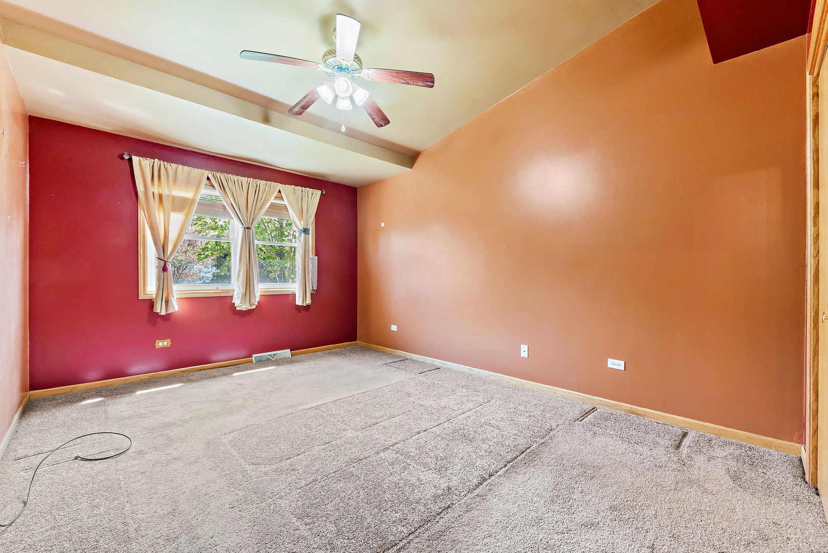 372 Jefferson Street Manteno, IL 60950 - Photo 19 of 24 a view of an empty room with a window