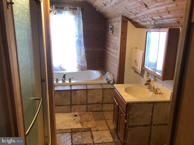 1513 Frush Valley Road Reading, PA 19605 - Photo 10 of 14 Master Bath 2nd floor