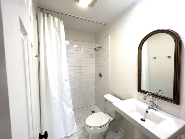 $1,950 | 4813 Capital Heights Avenue, Baton Rouge, LA 70806