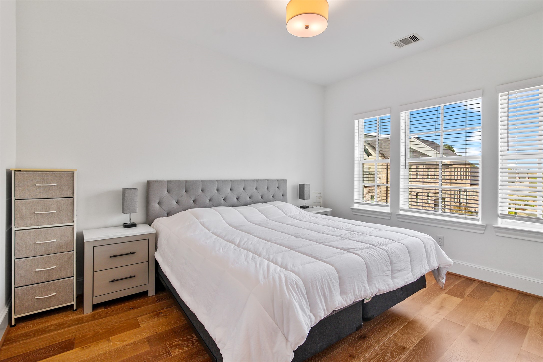 10943 Grove Tree Lane Houston, TX 77043 - Photo 14 of 31