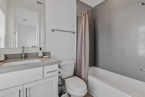 $3,500 | 10943 Grove Tree Lane, Houston, TX 77043