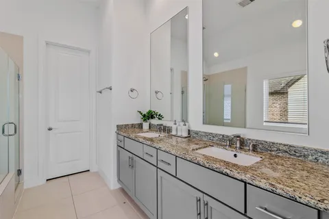 $3,500 | 10943 Grove Tree Lane, Houston, TX 77043