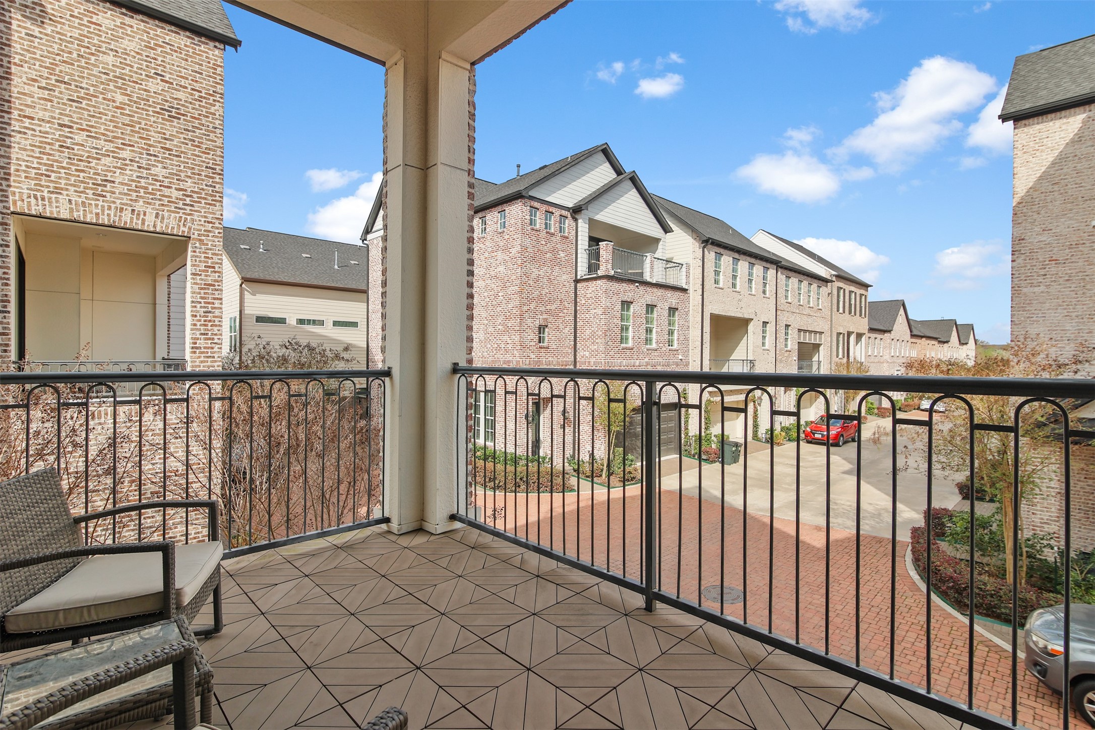 10943 Grove Tree Lane Houston, TX 77043 - Photo 3 of 31