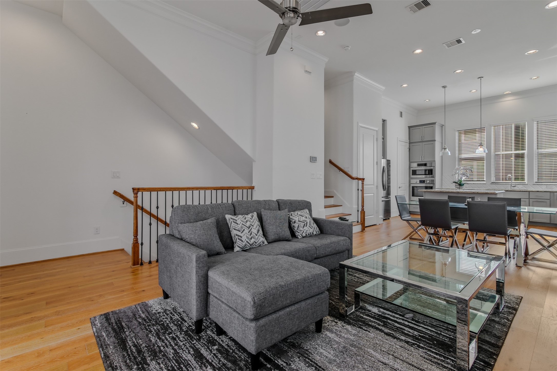 10943 Grove Tree Lane Houston, TX 77043 - Photo 6 of 31