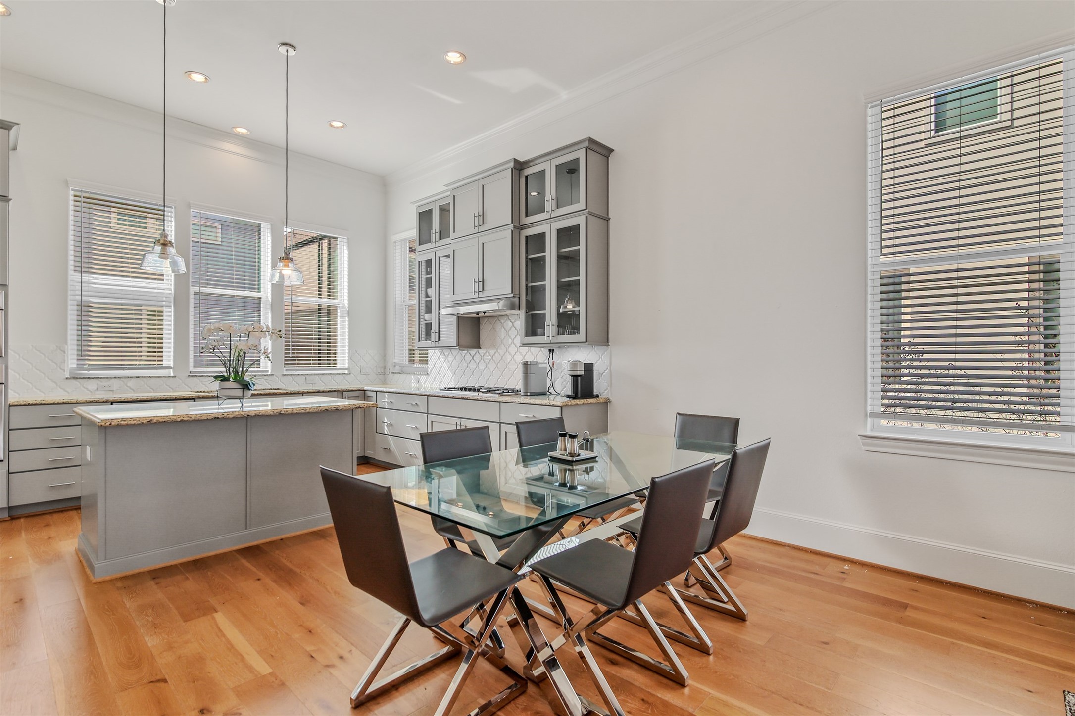 10943 Grove Tree Lane Houston, TX 77043 - Photo 7 of 31