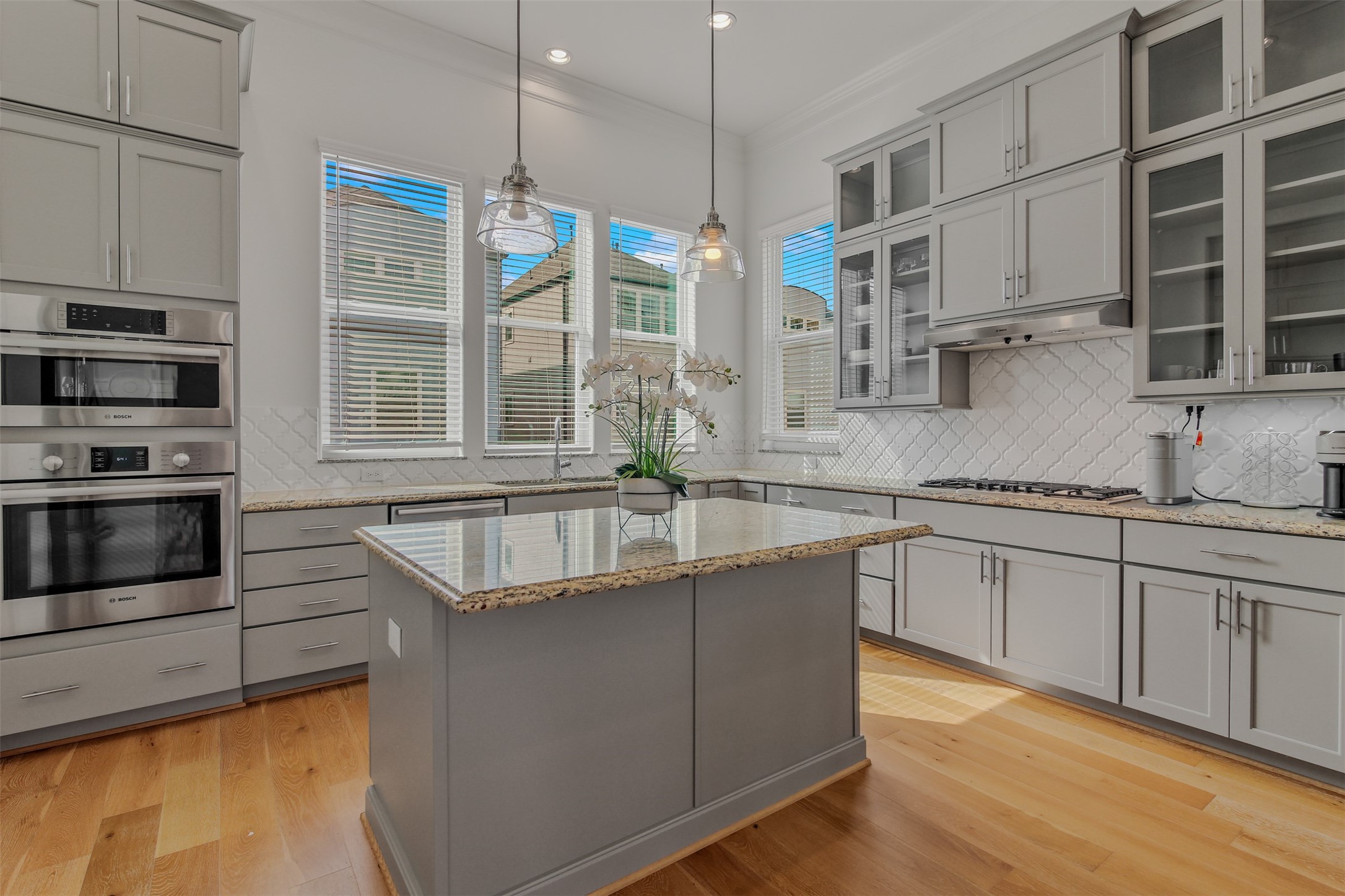 10943 Grove Tree Lane Houston, TX 77043 - Photo 8 of 31