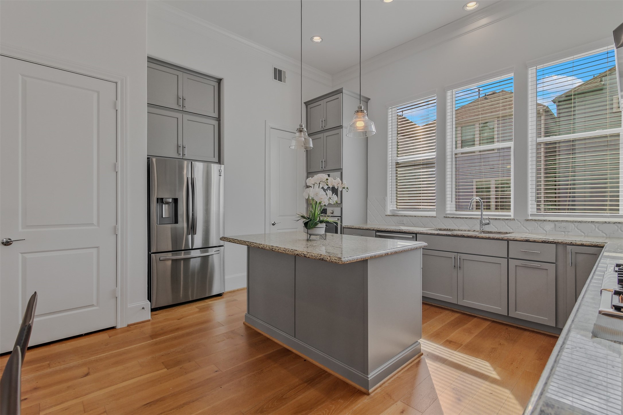 10943 Grove Tree Lane Houston, TX 77043 - Photo 9 of 31