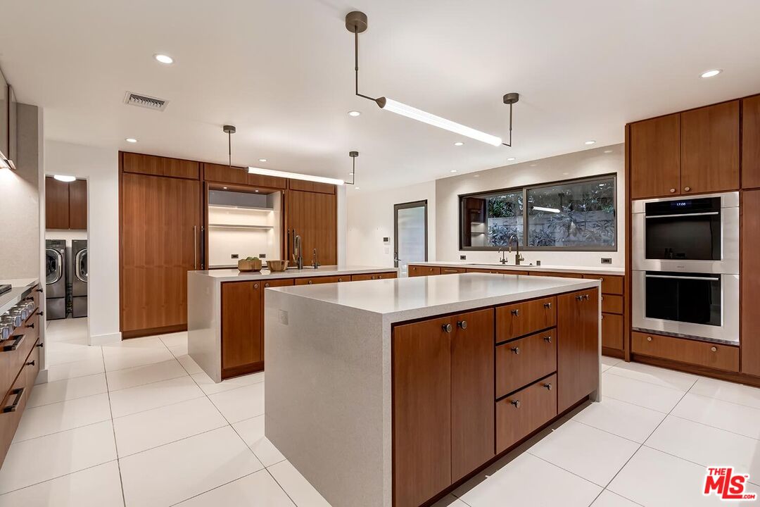 604 North Alpine Drive Beverly Hills, CA 90210 - Photo 11 of 29