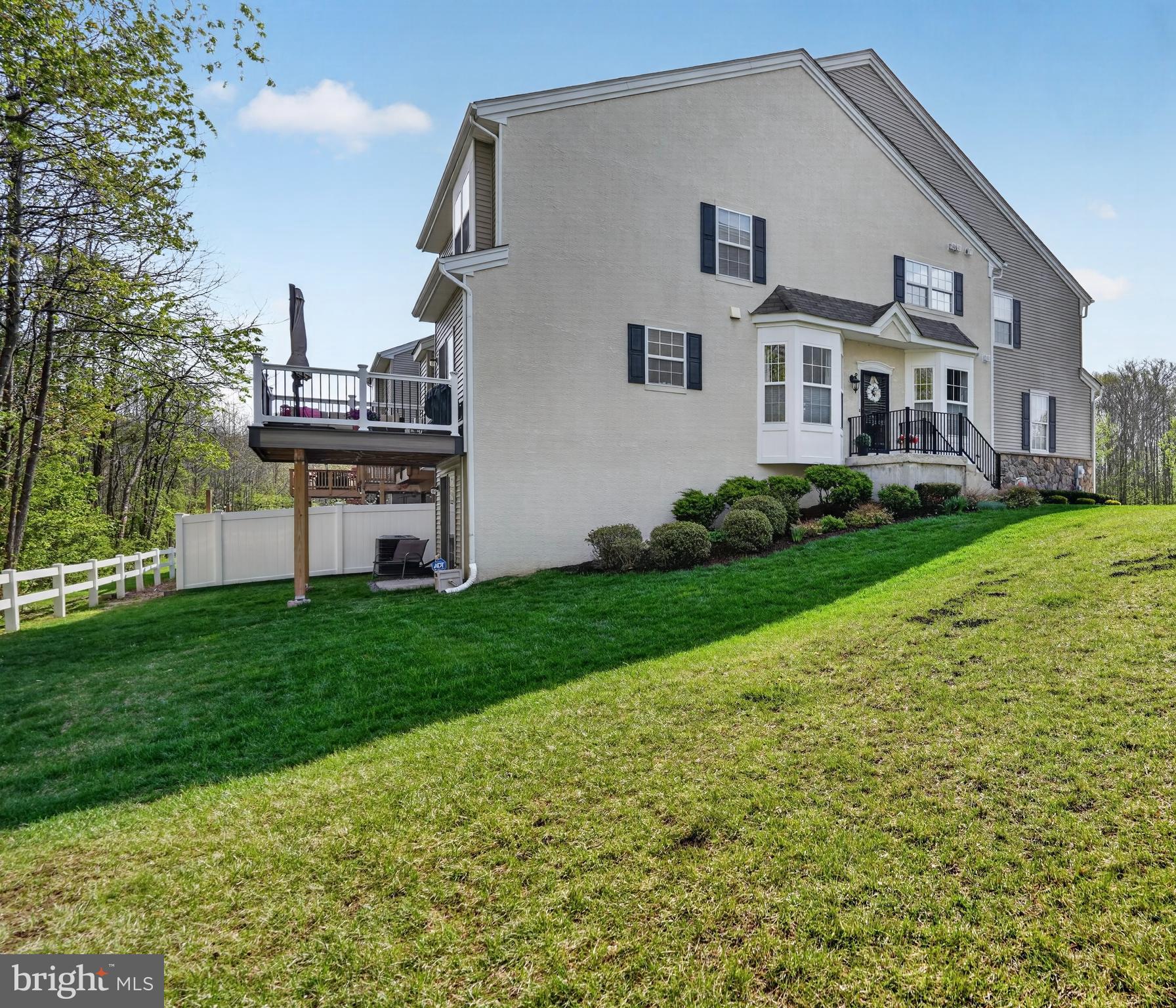 17 Welsford Way Westampton, NJ 08060 - Photo 5 of 41 a front view of a house with garden