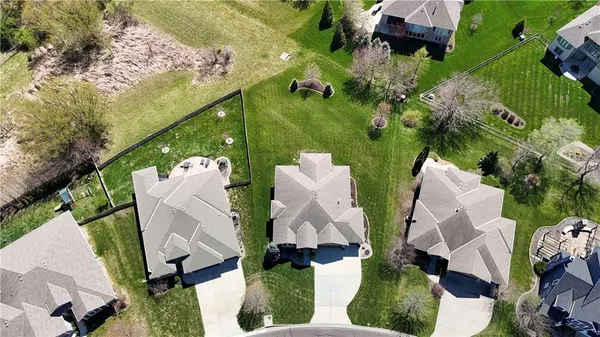 $750,000 | 2927 West 155th Terrace, Overland Park, KS 66224