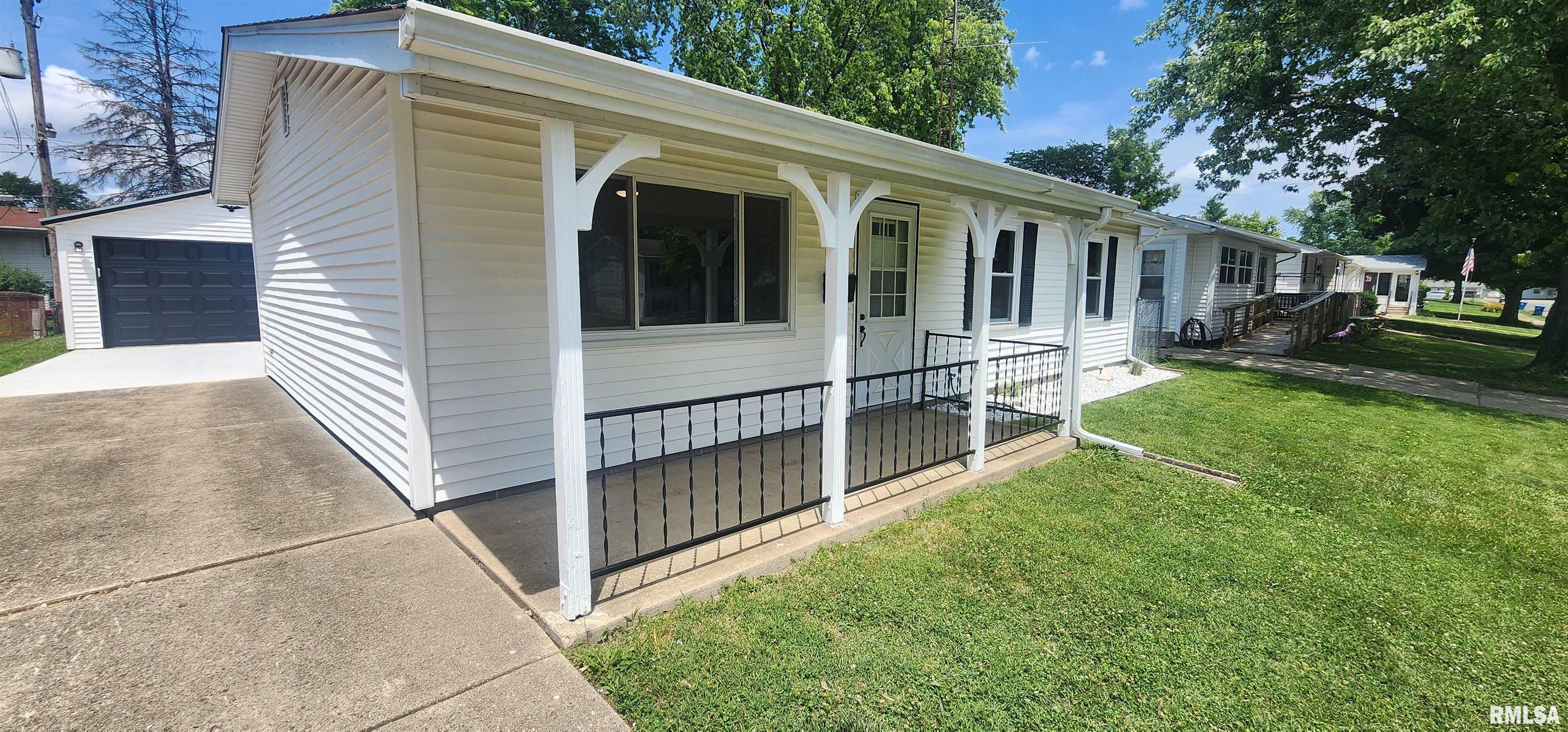2217 Ramsey Road Springfield, IL 62702 - Photo 3 of 28