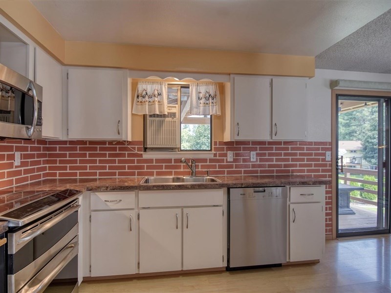 3915 East Zeus Road Mead, WA 99021 - Photo 6 of 37 Gallery Image 6