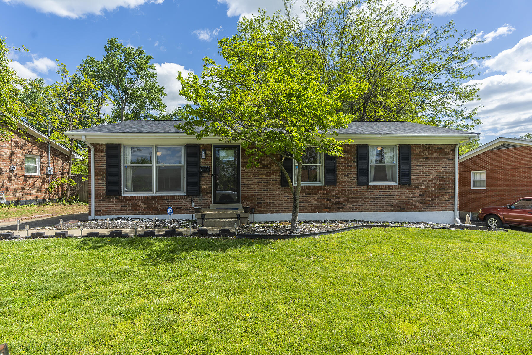 1819 Raleigh Road Lexington, KY 40505 - Photo 1 of 27 1819raliegh01 copy