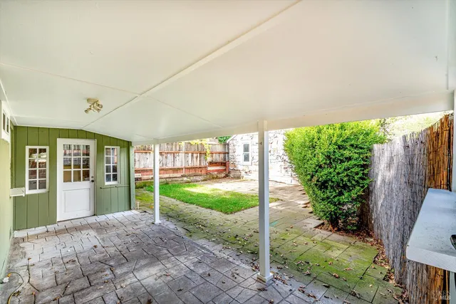 a view of a house with backyard and garden