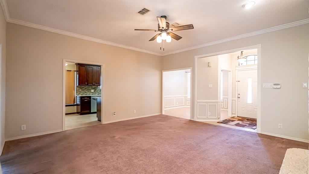 4018 View Point Drive Granbury, TX 76048 - Photo 12 of 38 Living area